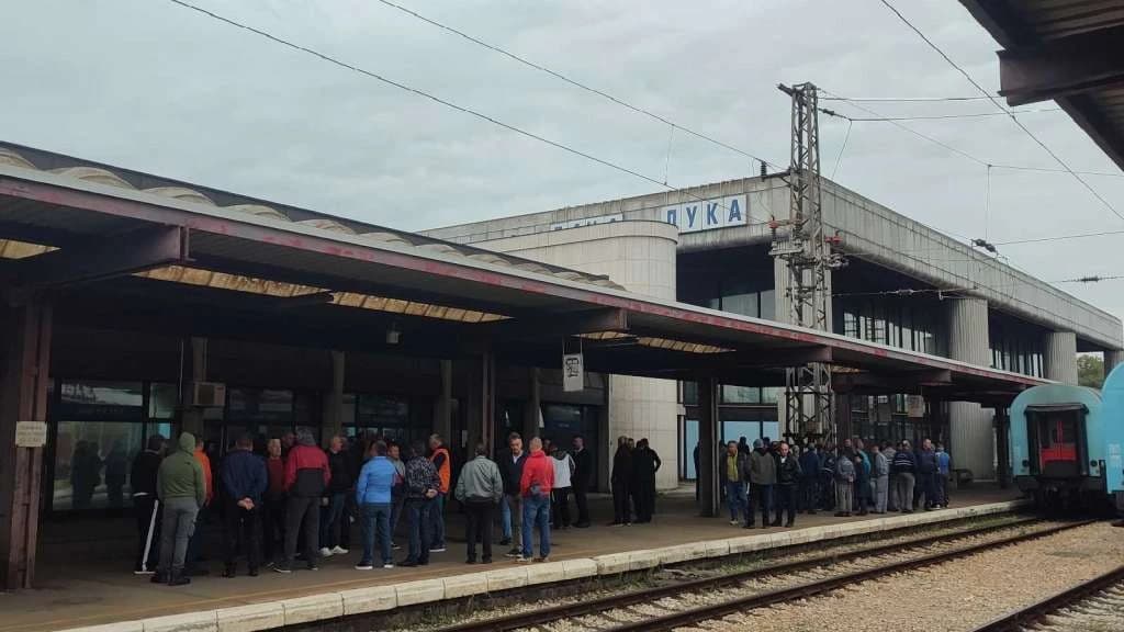 Stali vozovi u entitetu RS: Radnici obustavili rad, nije im isplaćena plaća za august