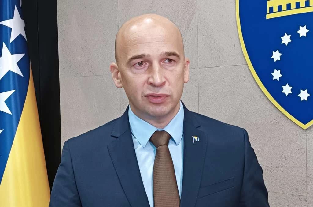 Pivić: Trojka prihvatila Dodikove zahtjeve o Ustavnom sudu BiH, nema ukidanja entitetskog veta