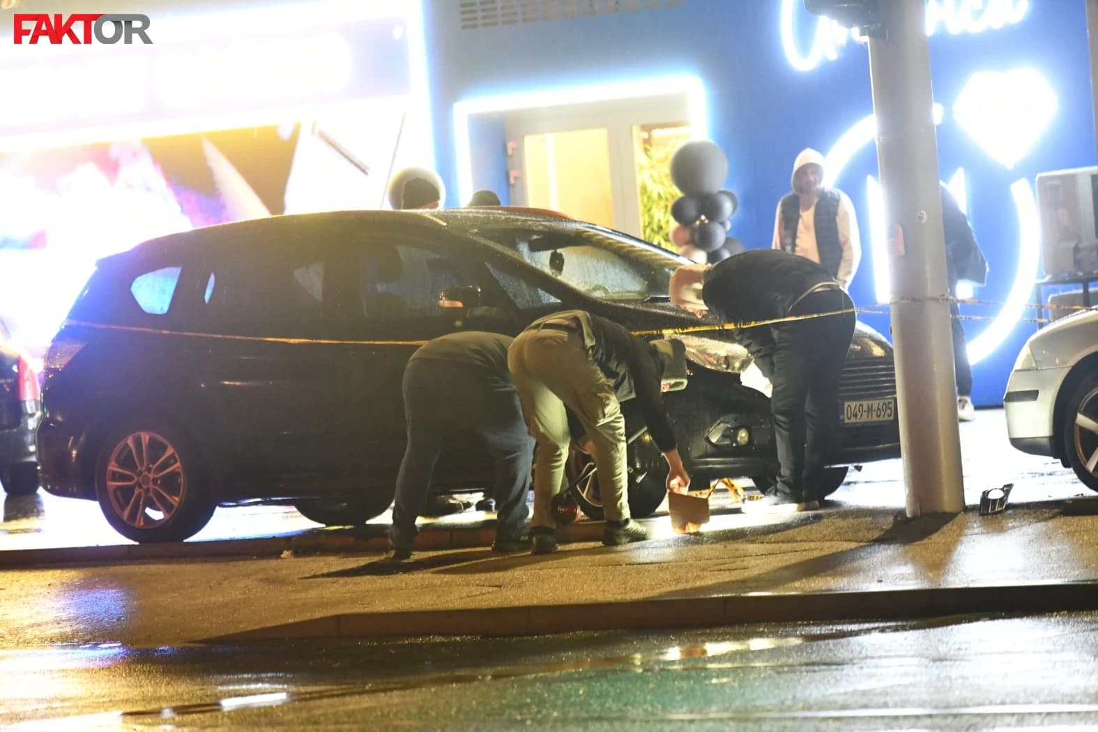 Snažan udar odjeknuo kod stadiona Grbavica, oštećeni semafor i auto, policija istražuje šta se desilo