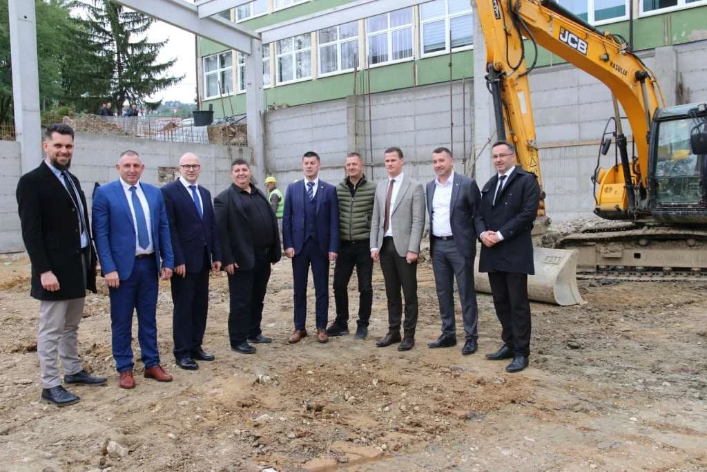 Halilagić u Gračanici: Vlada TK podržava investicije u budućnost, obrazovanje, sport i zdrav rast djece