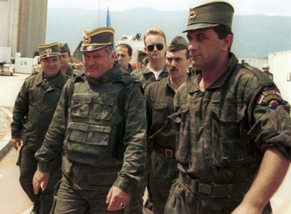 Porodice 21 godinu čekaju istinu o smrti dvojice gardista u Beogradu: Ubijeni jer su vidjeli zločinca Ratka Mladića?