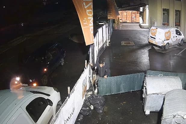 Pomozi.ba objavio snimak krađe donirane odjeće iz njihovog dvorišta: "Ovako nam je svake druge noći"