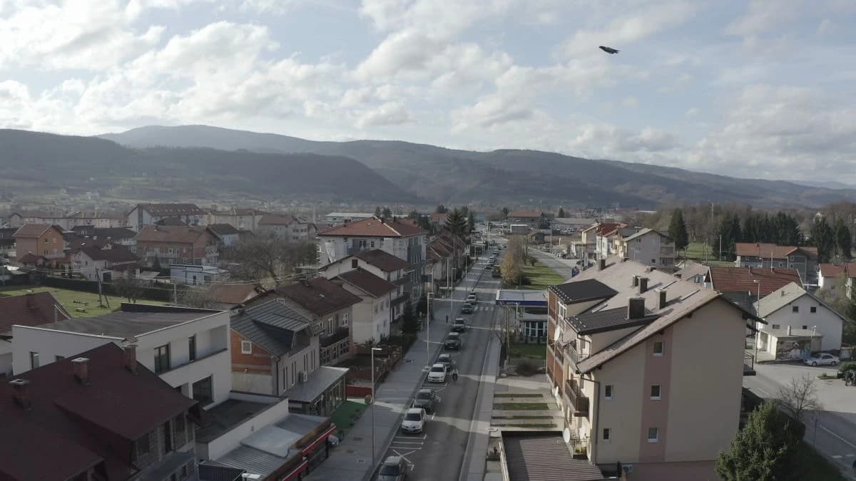 Otac ranio sina u Gornjem Vakufu, zatim i policajca pa pucao i sebi u glavu