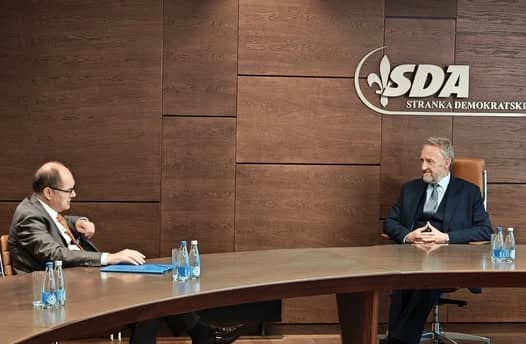 Izetbegović sa Schmidtom o situaciji u BiH, posebno naglašena sistemska diskriminacija nesrba u RS-u