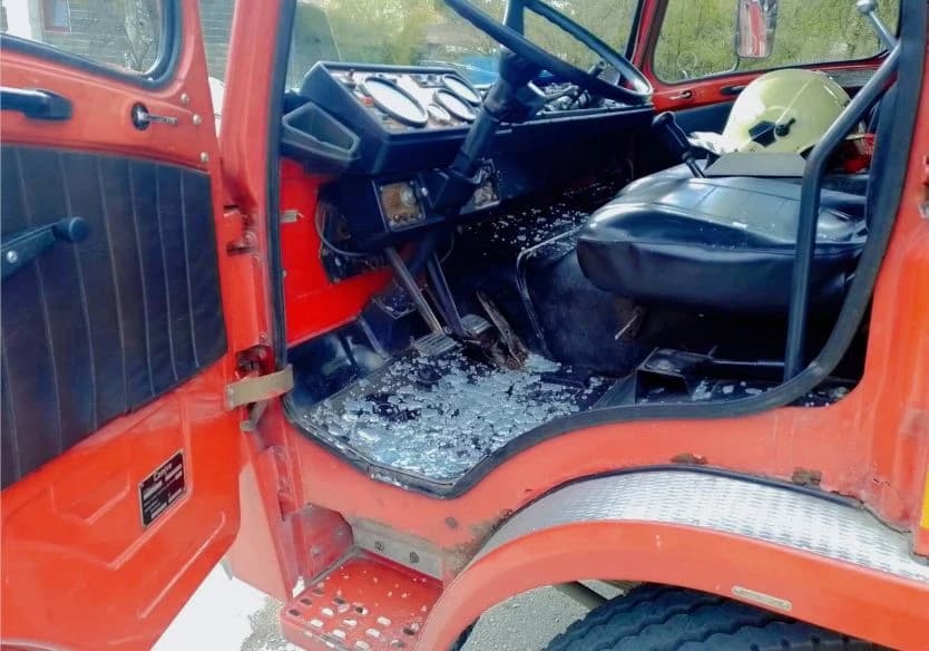 Razbijeno staklo na vozilu