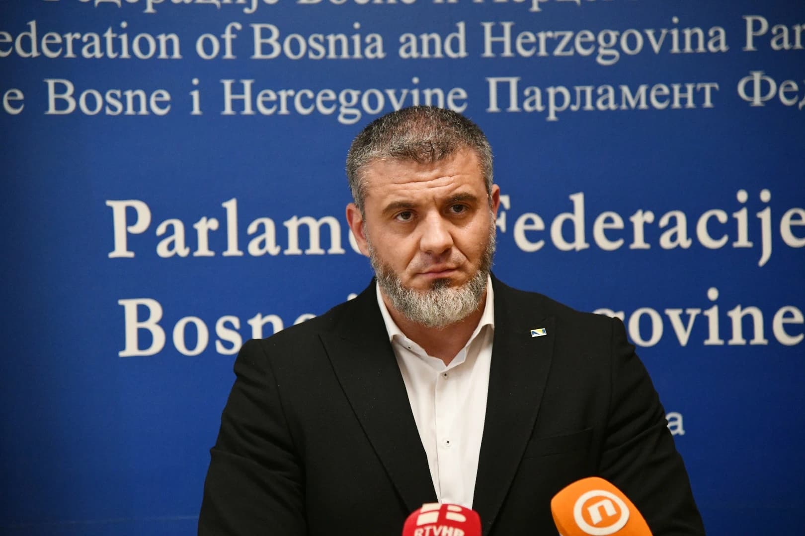 Zildžić upitao Mijatovića: Zašto ste u dvije godine u FBiH potrošili 1,6 milijardi više, gdje su vam penzioneri