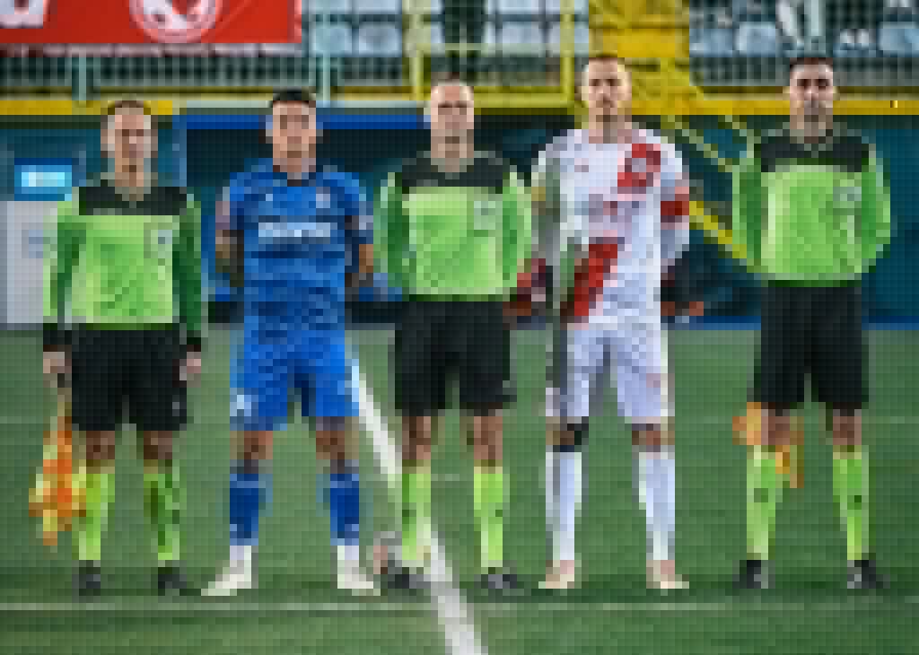 Tomić (u sredini) sudi na Grbavici