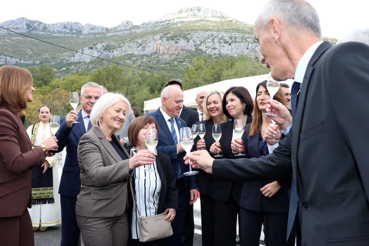 Svečano otvorena dionica puta Zavala - Slano: Iz Ravnog do hrvatske granice za 20 minuta