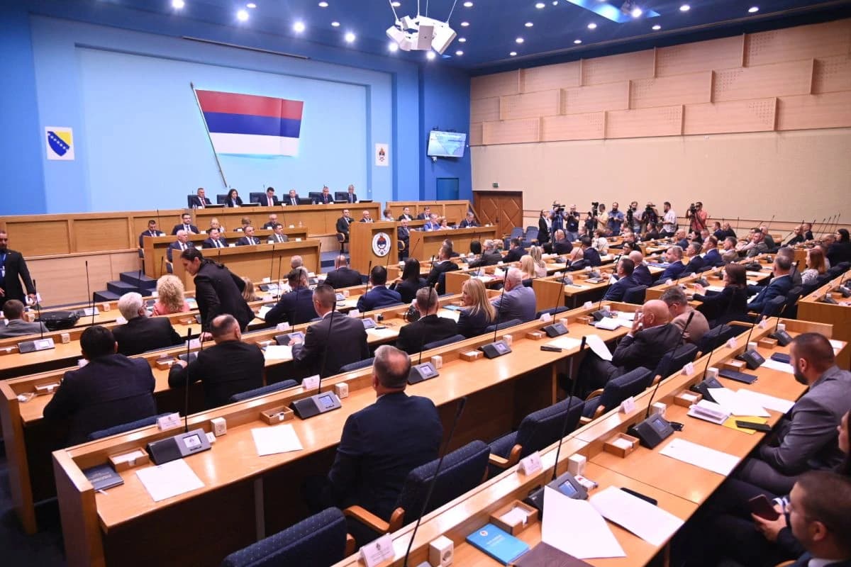 NSRS povlači zakone: Poništava se sve, Zakon o nepokretnoj imovini, zabrana djelovanja bh. institucija...