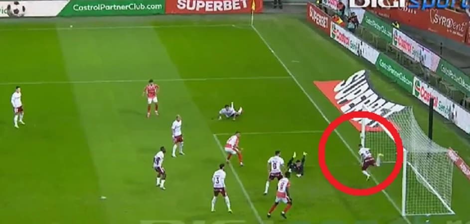 Bh. napadač akrobatskom intervencijom spasio gol u velikom derbiju