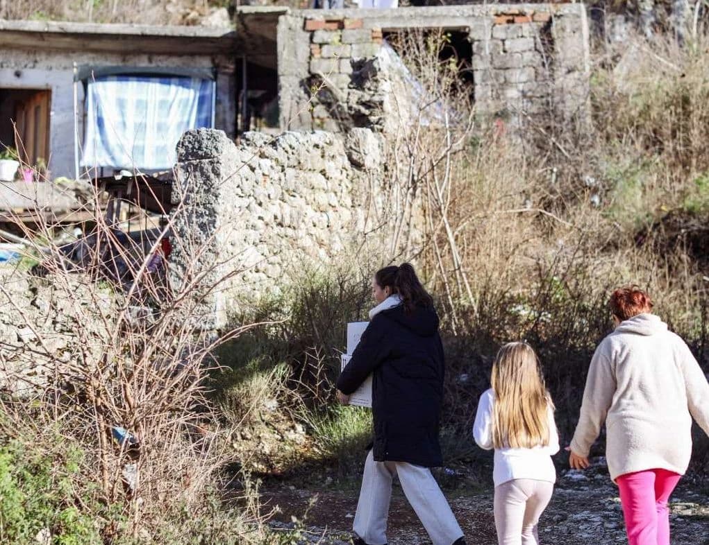 Mostar: Unuk i dedo žive u kući na ivici urušavanja, sada im je stigao spas
