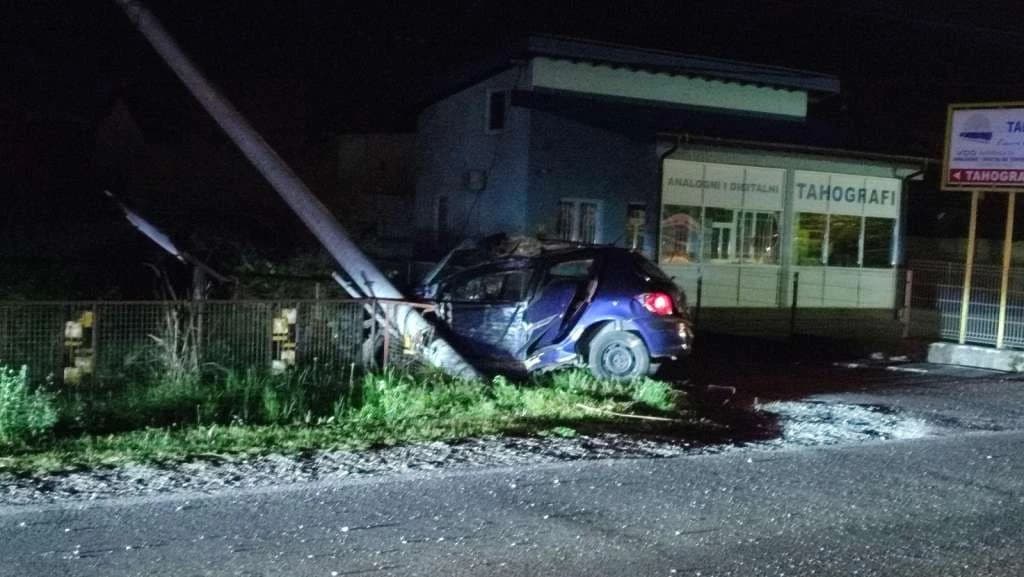 Vozač podlegao povredama zadobijenim u nesreći kod Brčkog