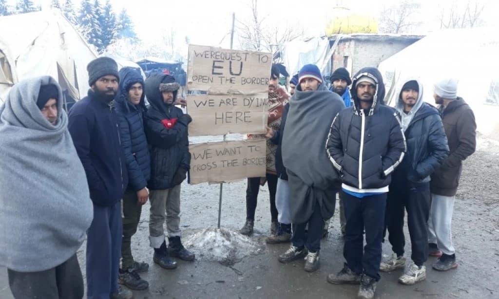 Ljudi u kampu ne žele prihvatiti nijedan obrok, pa smo se odlučili na formiranje timova, koji će doslovno bilo gdje u gradu dijeliti hranu