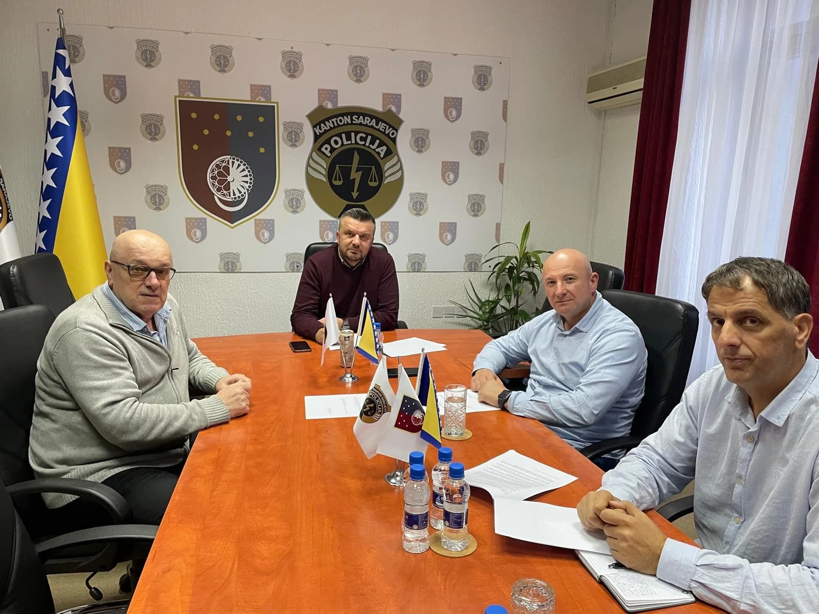 Ekspertni tim predlaže formiranje pomoćnog sastava policije u KS