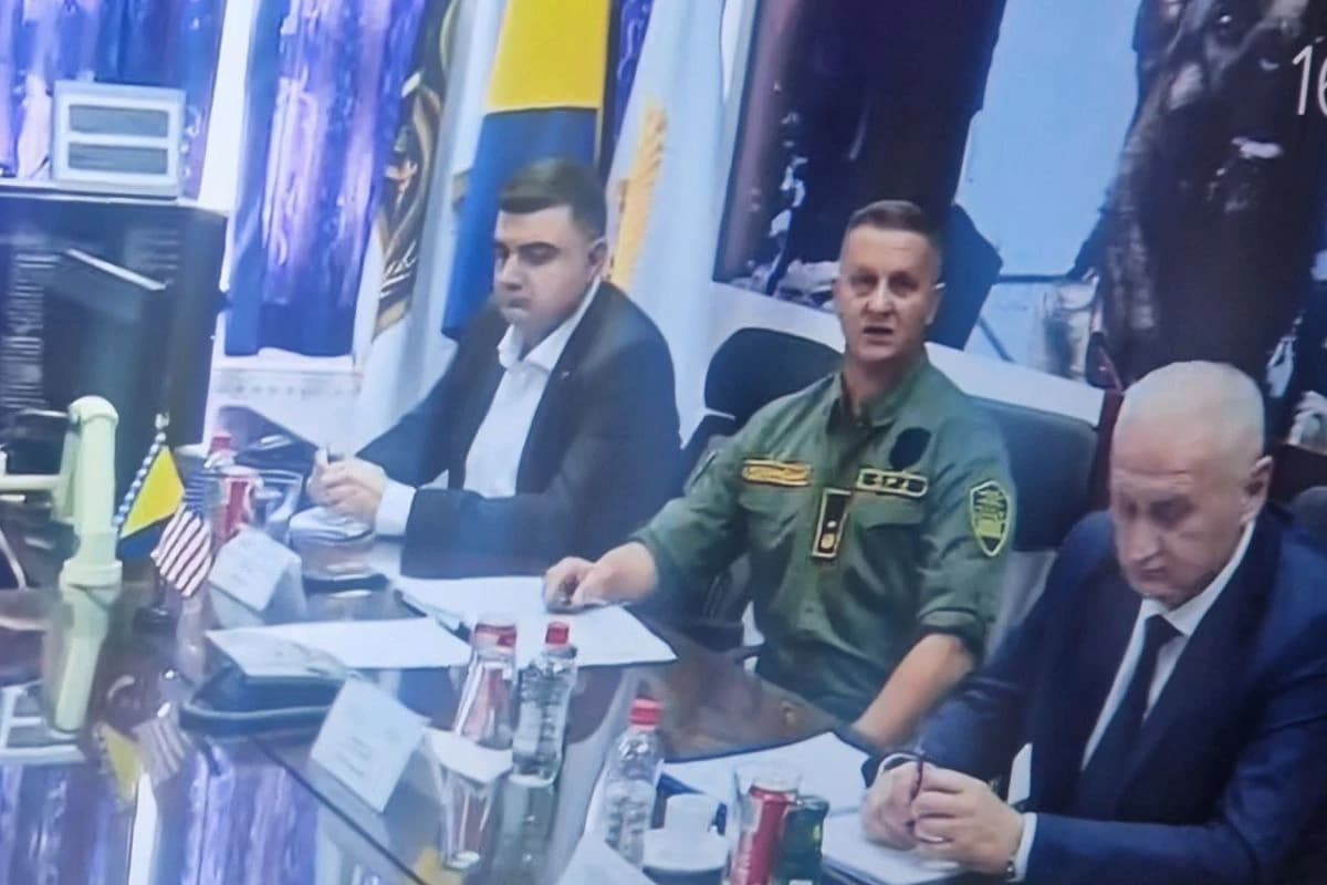 Munjić članovima Nezavisnog odbora uručio poklone uoči sjednice na kojoj se raspravljalo o slučaju "Spengavanje"?!