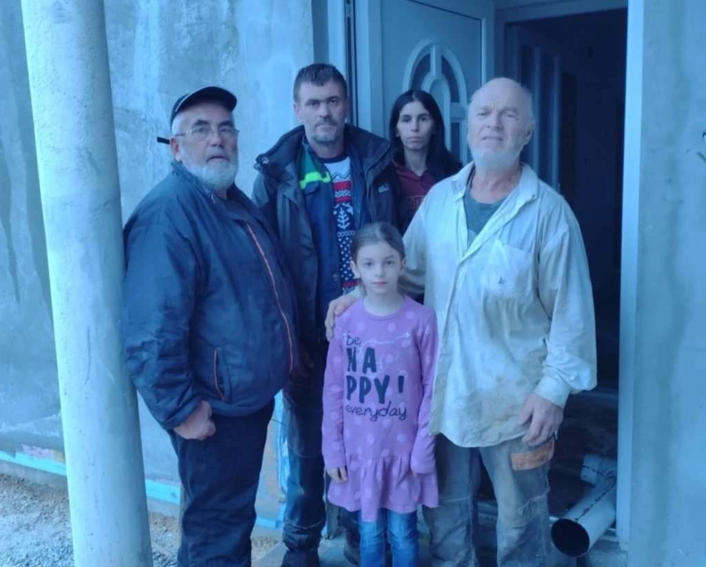Trojica hadžija iz Velike Kladuše izgradila dom porodici Džananović