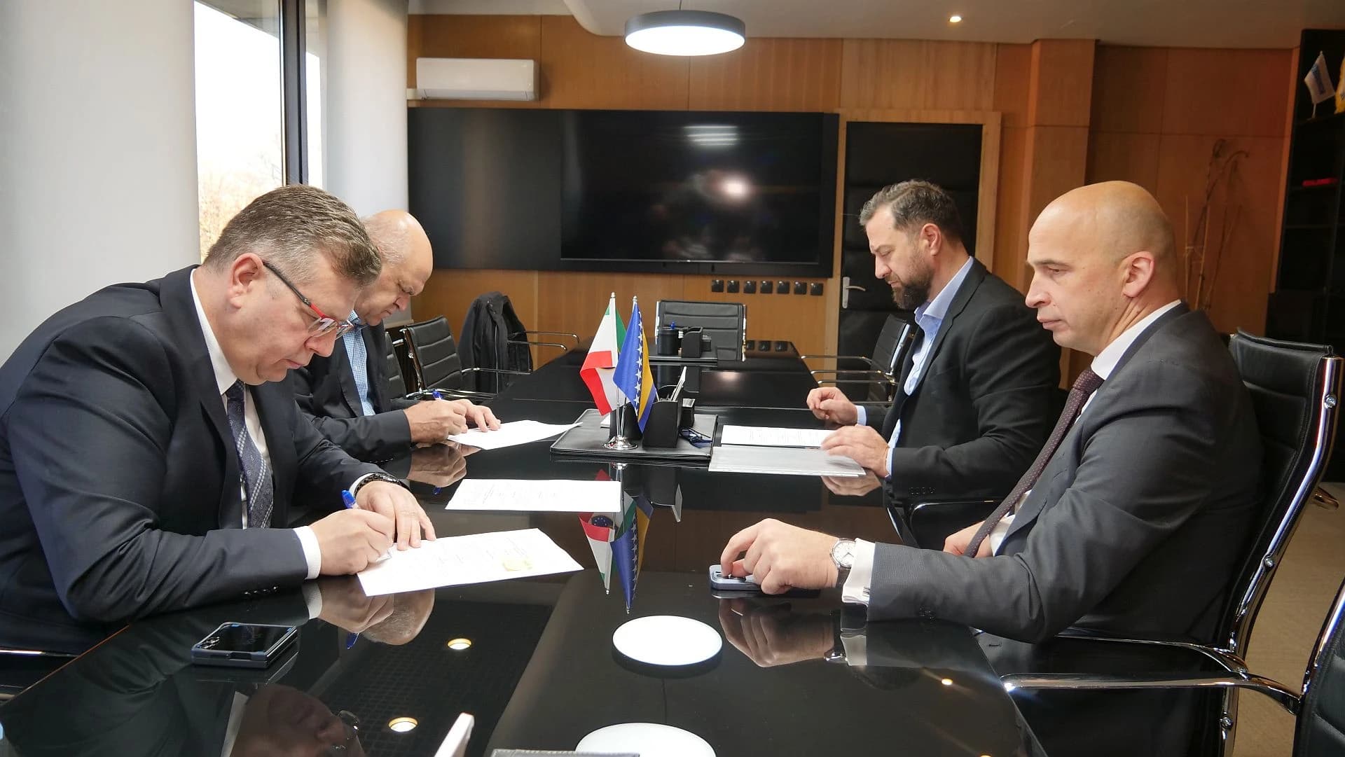 Potpisane izmjene kolektivnog ugovora: Cilj je da u ZDK prosvjetni radnici imaju najveće plaće u BiH