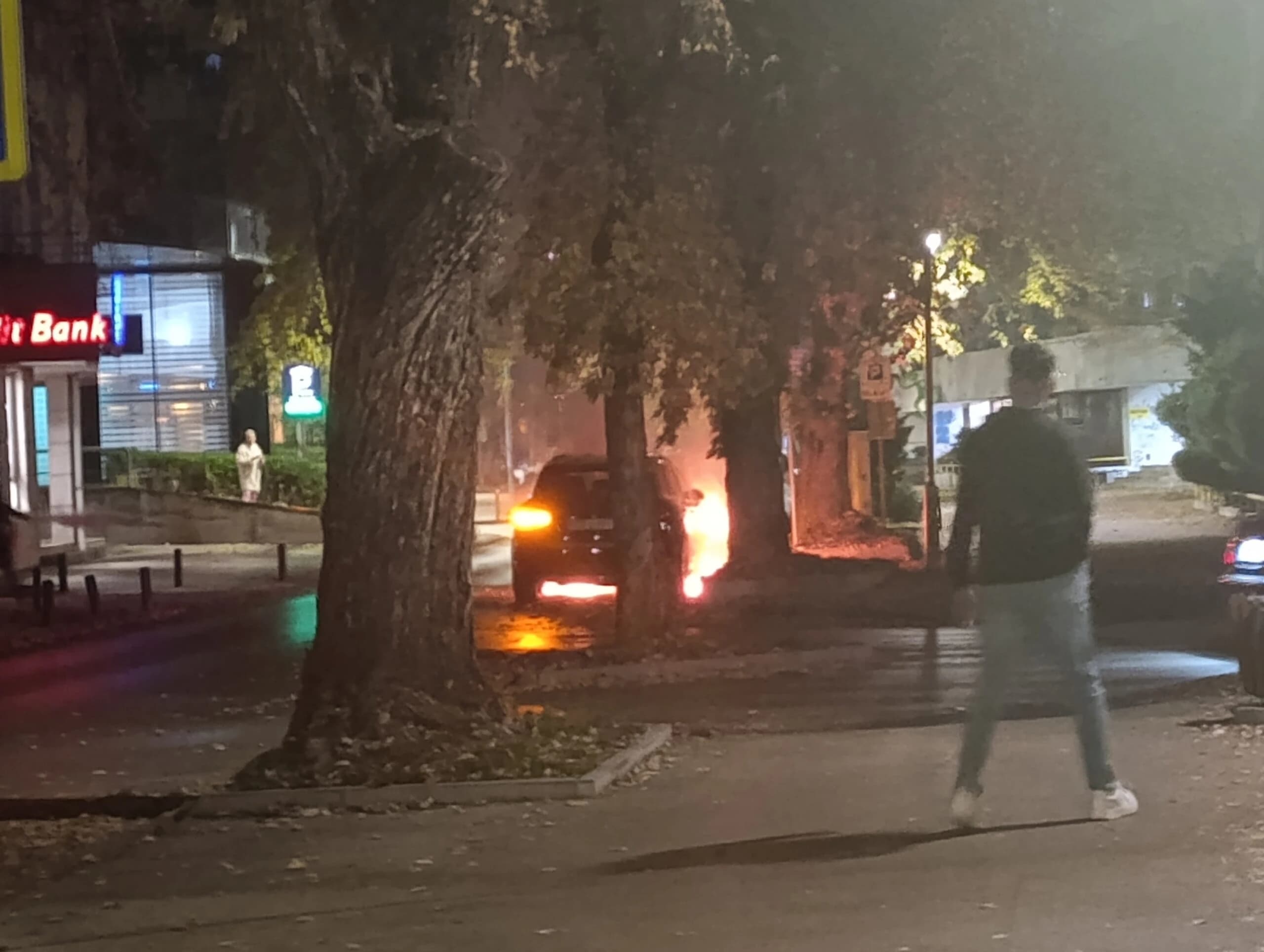 Planuo skupocjeni porsche u Tuzli, vatrogasci ugasili požar