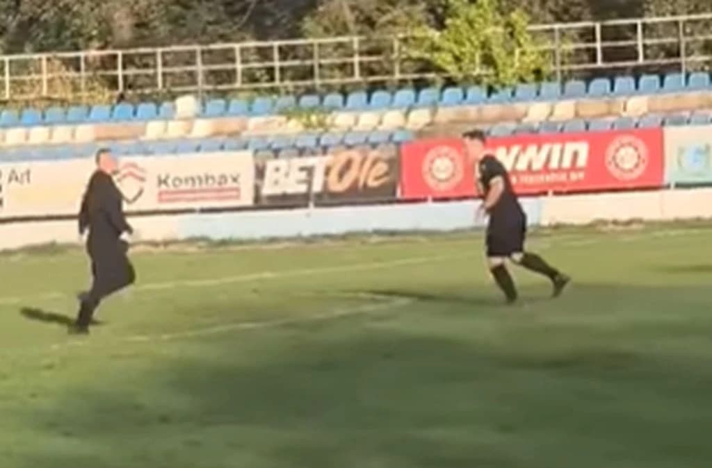 Navijači ganjali sudiju na bh. stadionu, oglasio se klub: Psovao je majku mladom igraču