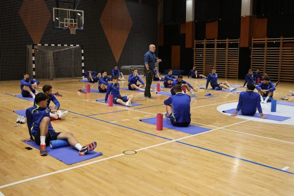 Zmajevi kao na času tjelesnog odgoja: Trening u sali, "profesor" Barbarez daje instrukcije