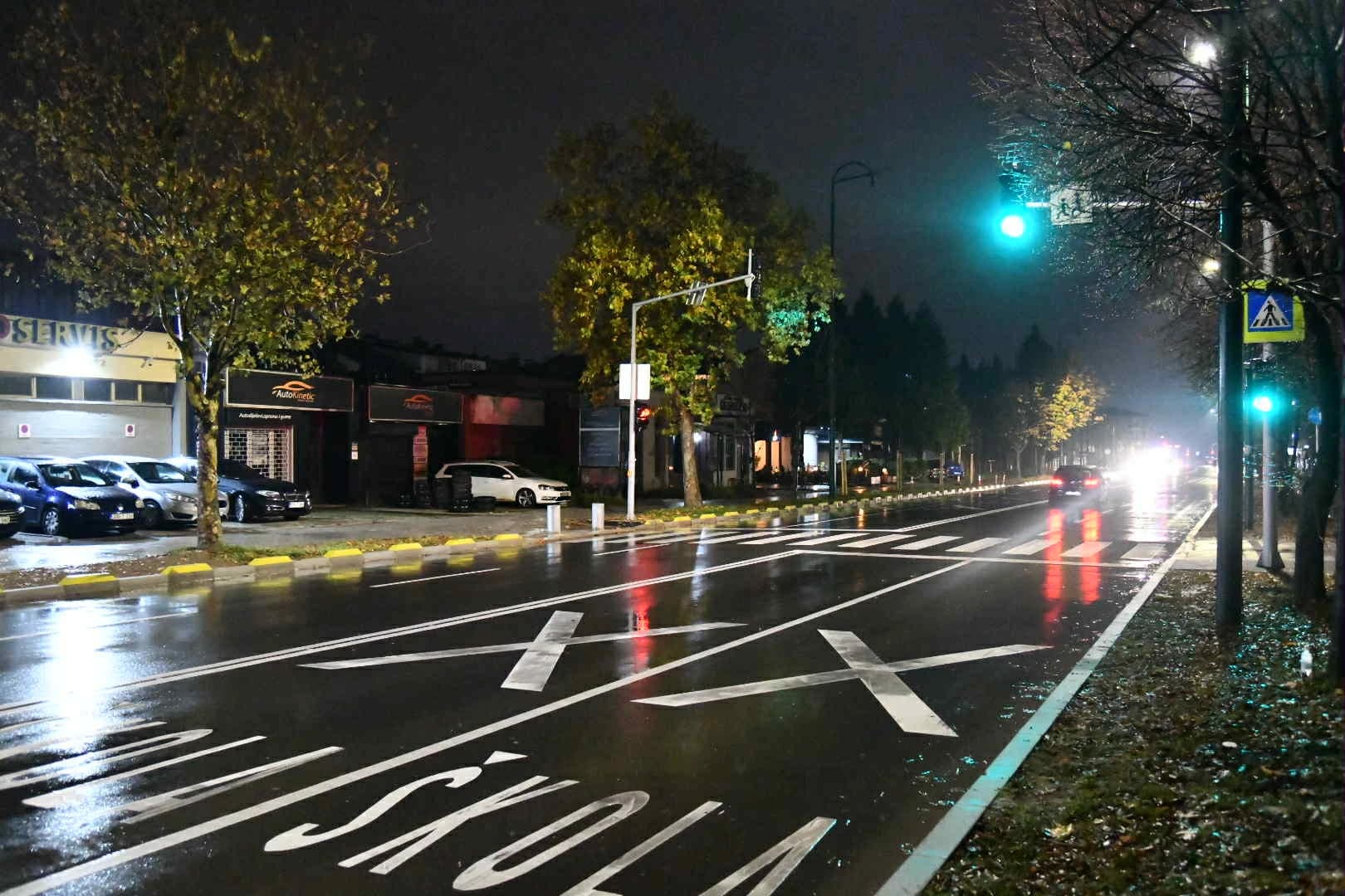 U naselju Dobrinja auto udarilo pješaka, prevezen je u KCUS