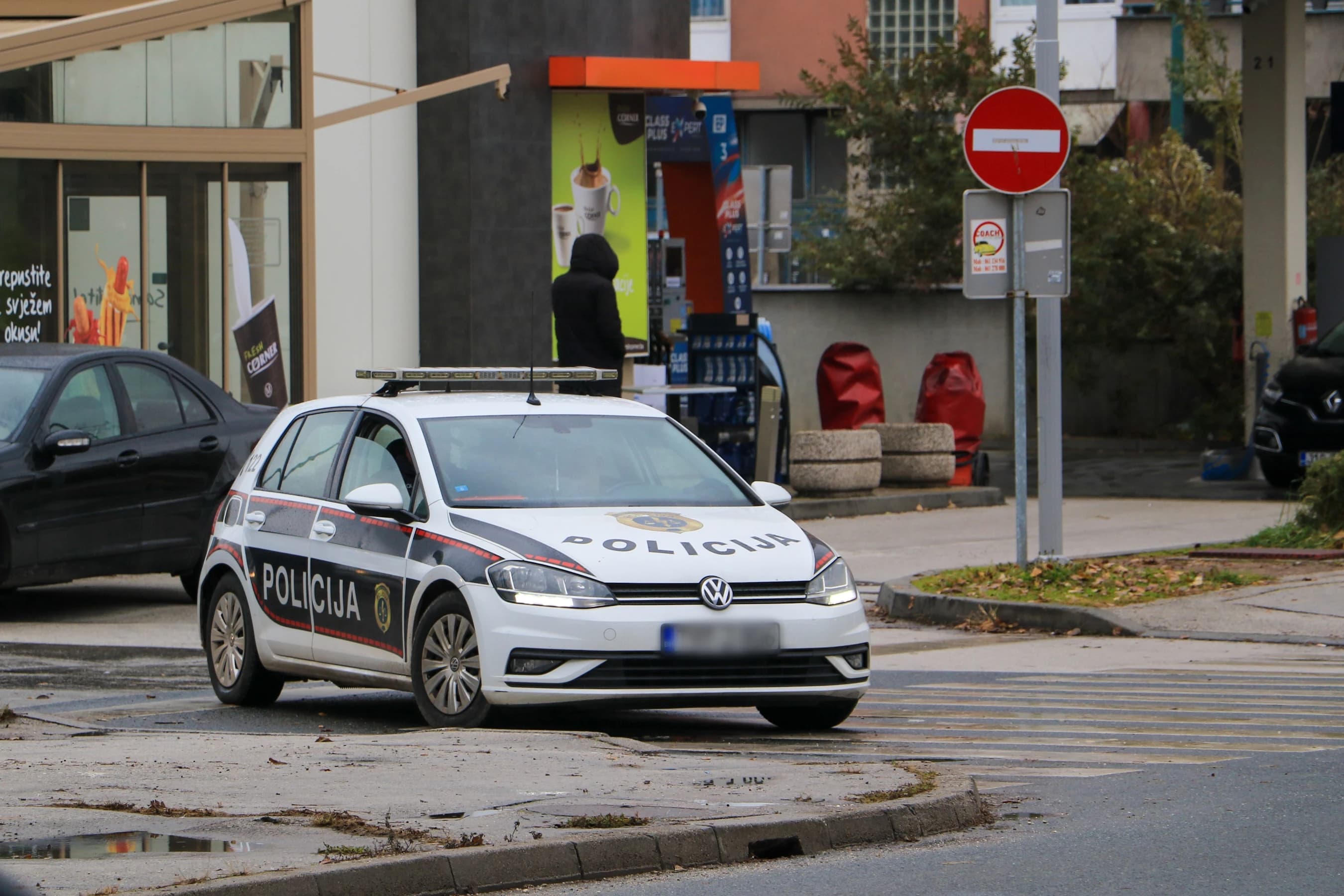 Pripadnik MUP-a KS slučajno se ranio, ukazana mu je ljekarska pomoć