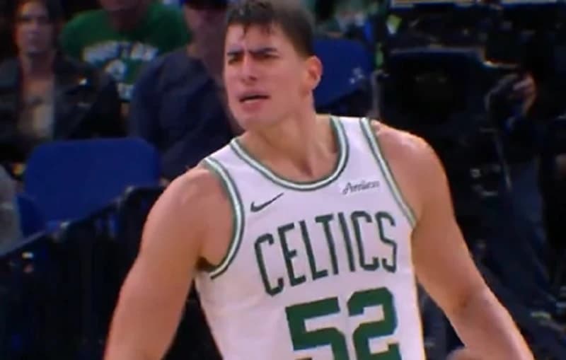 Garza u naletu, Celticsi uništili Pistonse