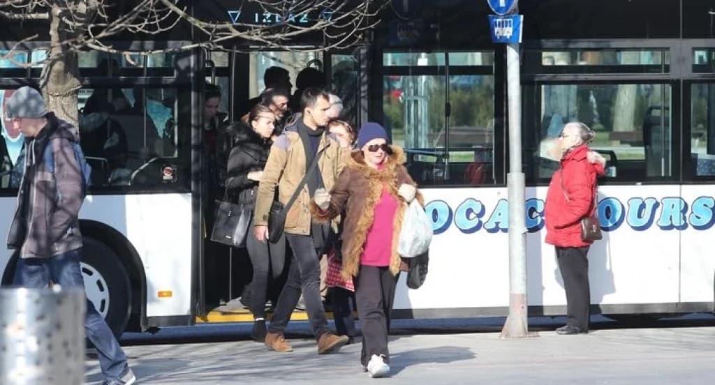 Turistički autobusi se ne smiju zaustavljati na stajalištima javnog gradskog prijevoza samo u KS ili u cijeloj BiH?