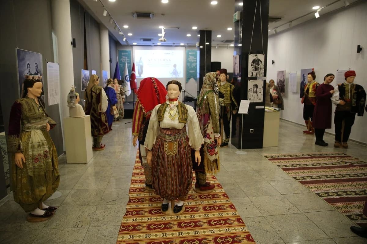 Izložba "A La Turka" u Sarajevu otkriva kulturne veze Istoka i Zapada kroz tradicionalnu nošnju