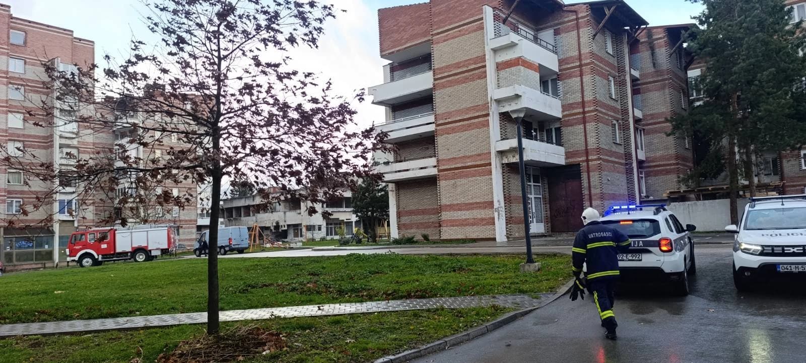 Jak vjetar oštetio krov na zgradi u Bugojnu