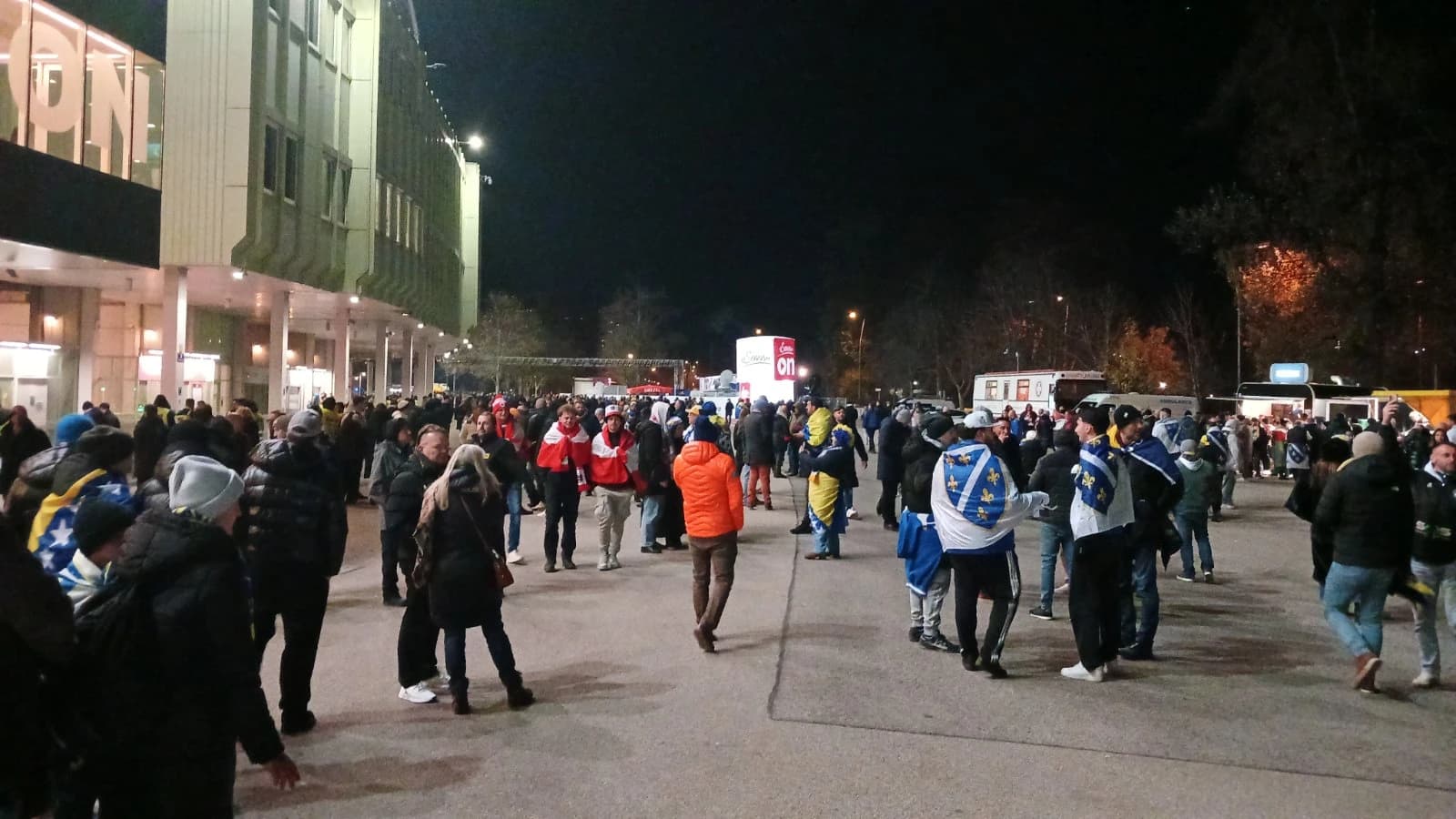 Veliki broj navijača BiH se sprema da uđe na stadion
