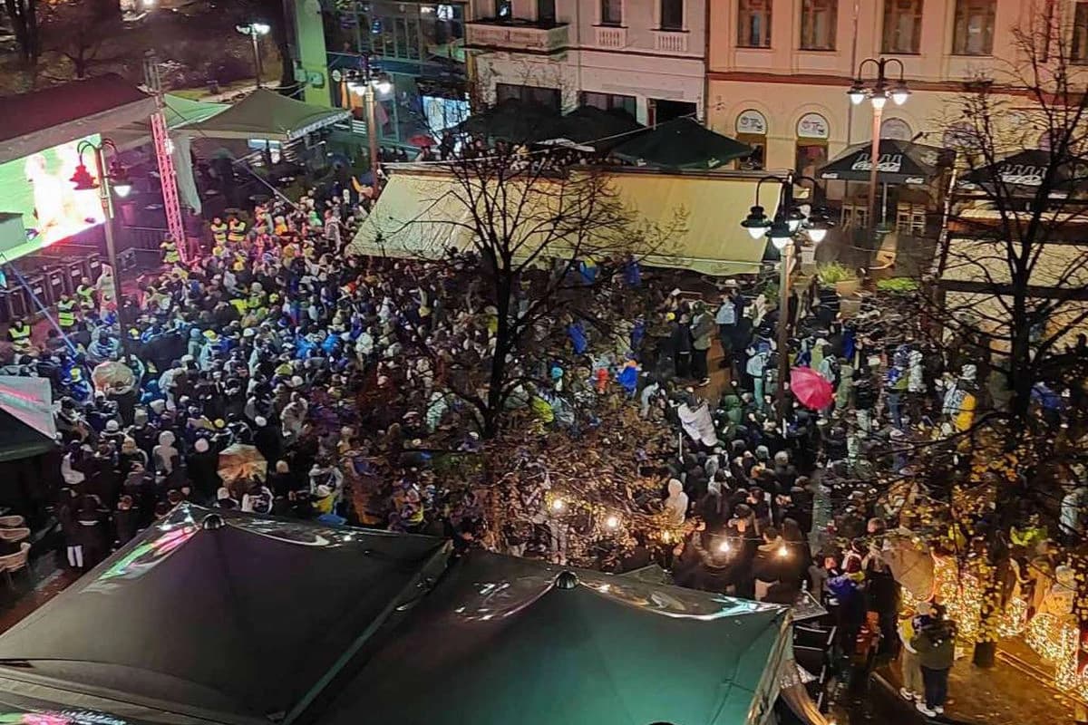 Na brčanskom Trgu mladih više od 3.000 građana pratilo utakmicu Austrija - BiH