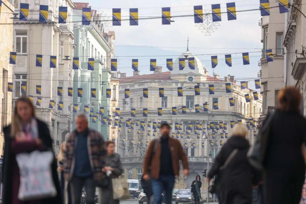 Sarajevo ukrašeno zastavama BiH povodom Dana državnosti