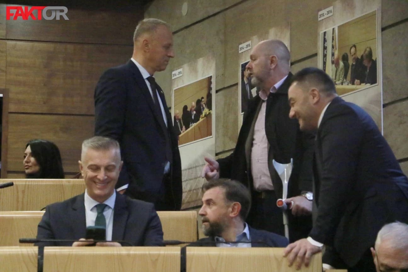 Kako se zahvaljujući opoziciji u Zastupničkom domu ipak govorilo o aferi "Spengavanje", bili su glas javnosti