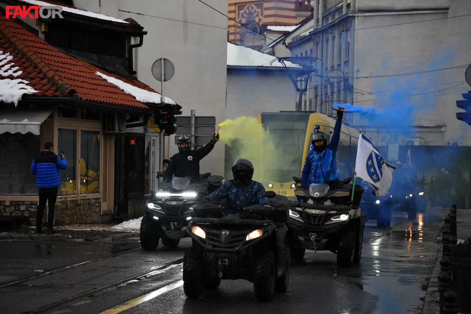 Okićeni zastavama: Blizu 100 četverotočkaša protutnjalo Sarajevom povodom Dana državnosti BiH
