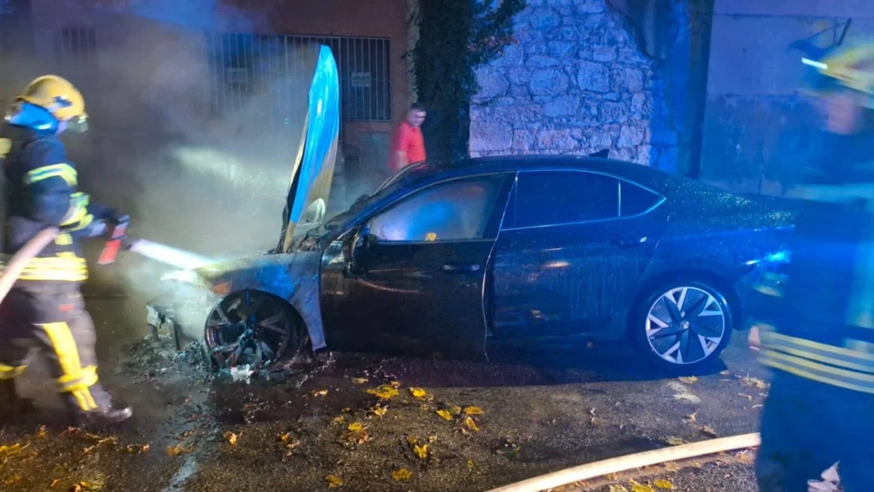 Zapaljeno službeno vozilo Grada Mostara koje koristi gradonačelnik Kordić