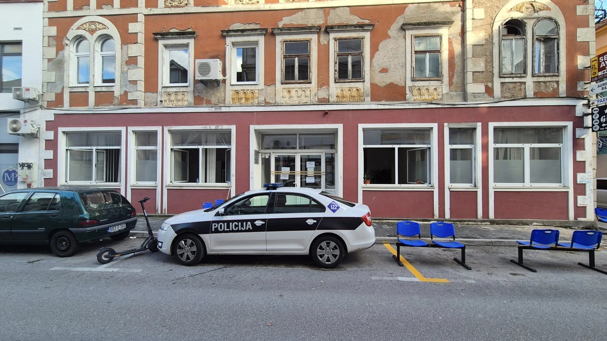 Urušio se krov na zgradi u Mostaru gdje je smještena ambulanta Šehin
