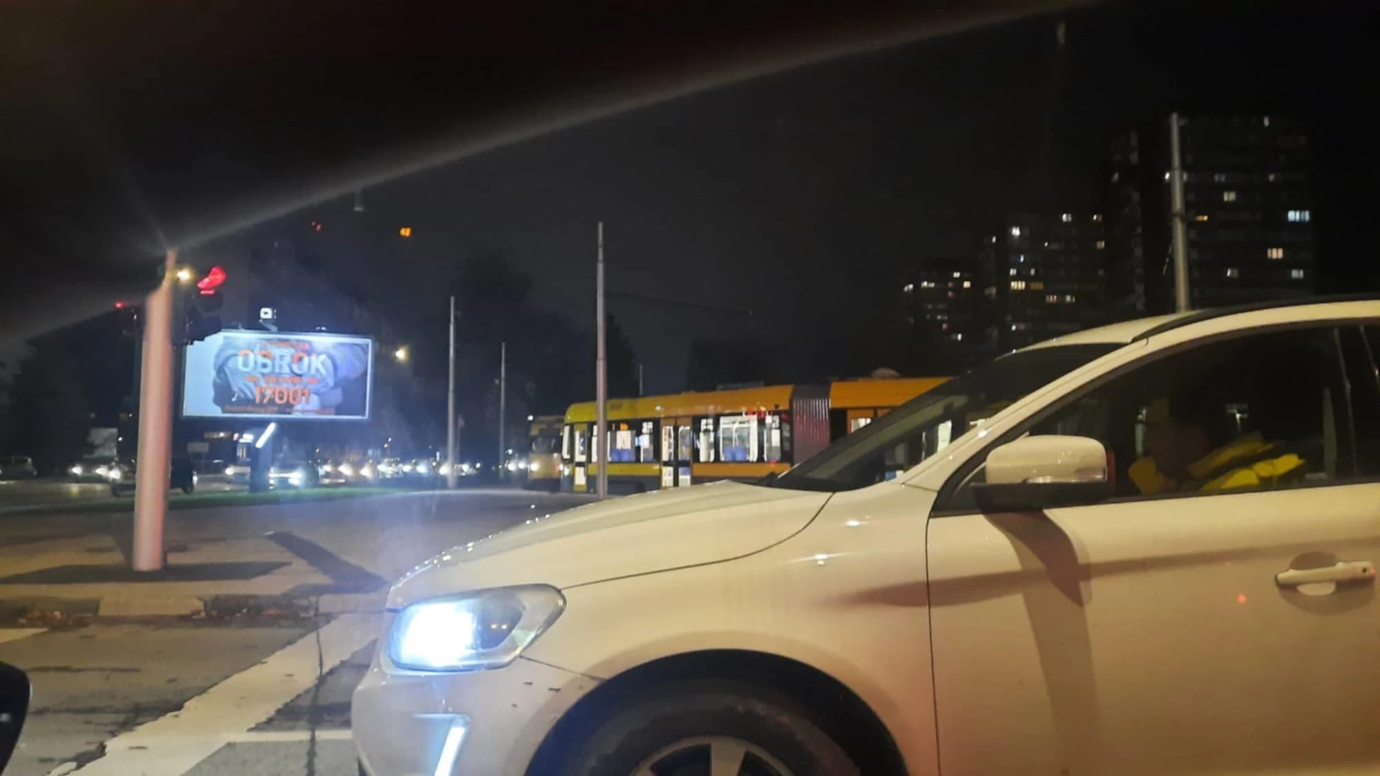 Udes u Nedžarićima zaustavio tramvaje na 20 minuta, putnici išli pješice