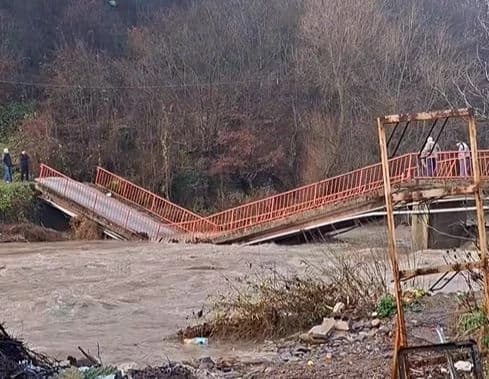 Nabujala rijeka odnijela most u Fojnici, stanje se stabilizira