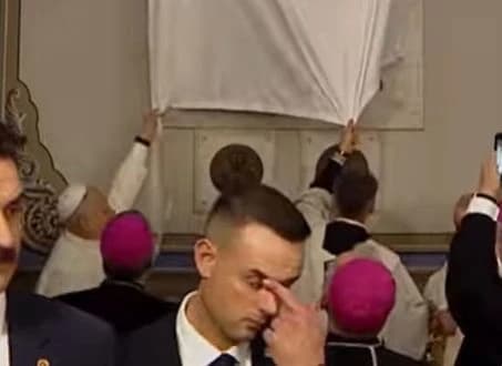 Papa Lav XIV "mučio" se s otkrivanjem ploče tokom posjete Turskoj