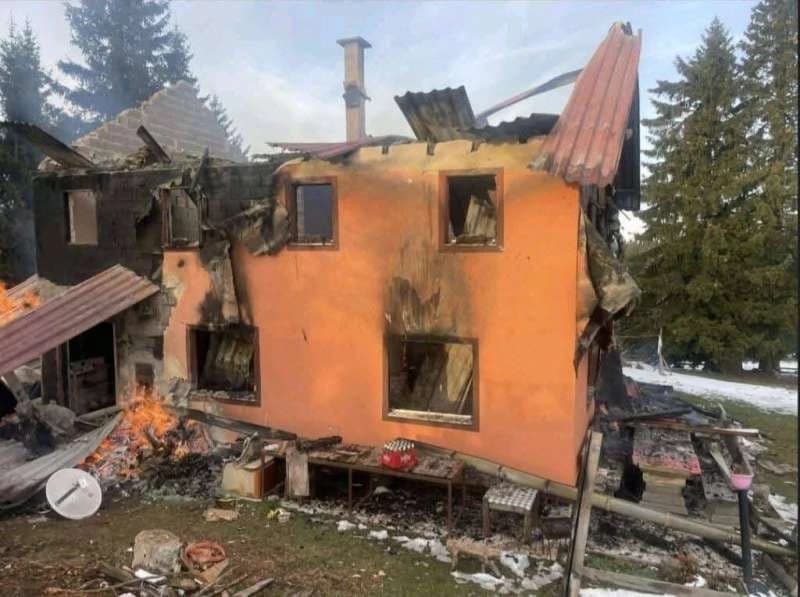 Dom je u potpunosti izgorio