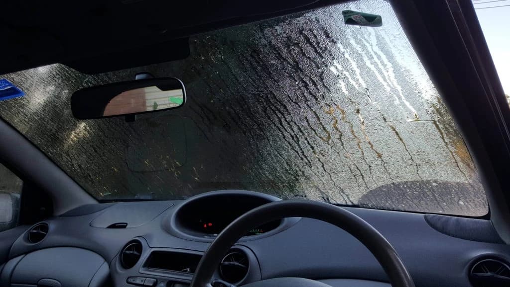 Zašto vam se magle stakla na automobilu? Ovo su najbolji trikovi kako biste to spriječili