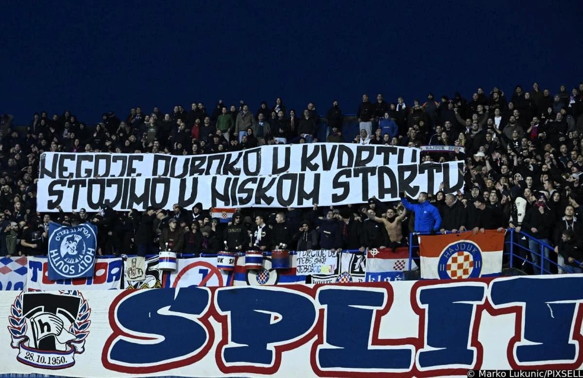 Navijači Hajduka su se zastavom pohvalili na derbiju protiv Dinama