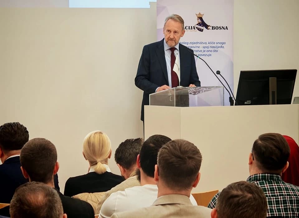 Izetbegović: Dva puta sam nudio ruku da pravimo snažan probosanski blok; iseljeništvo je snaga koja se tek podiže