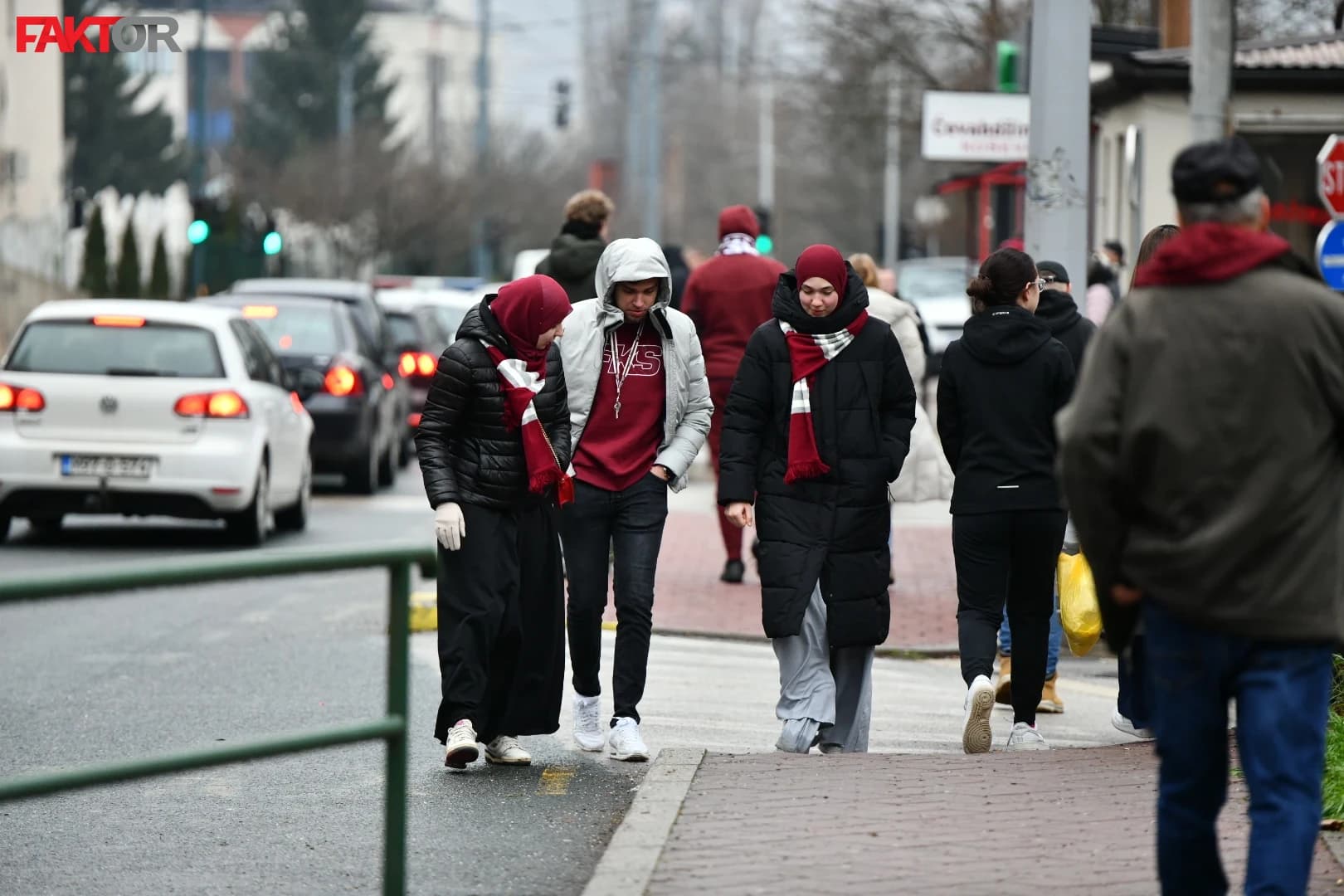 Navijači FK Sarajevo stižu na derbi, na Koševu prisutan i veliki broj policajaca