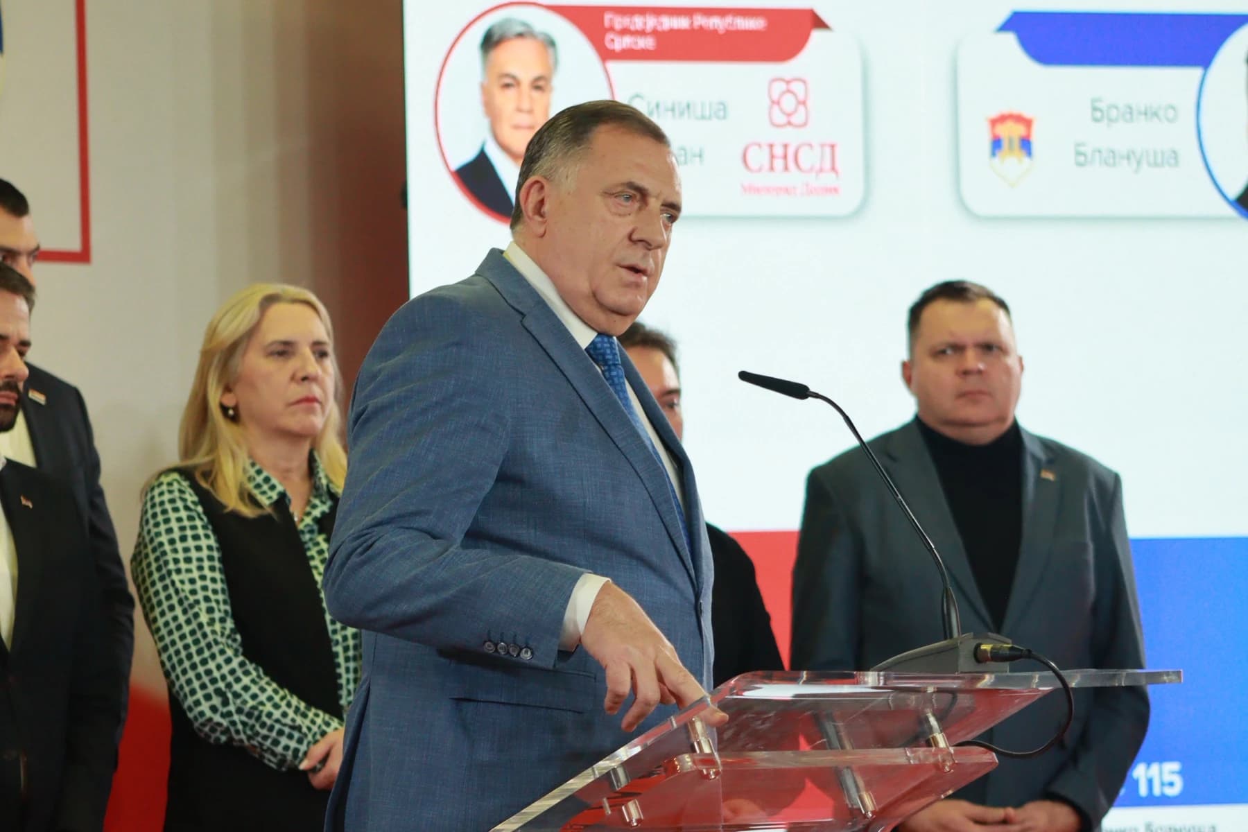 Hoće li SNSD-ovi ministri opet oboriti dnevni red; Dodik ucjenjuje: Prvo poništiti Schmidtova nametanja