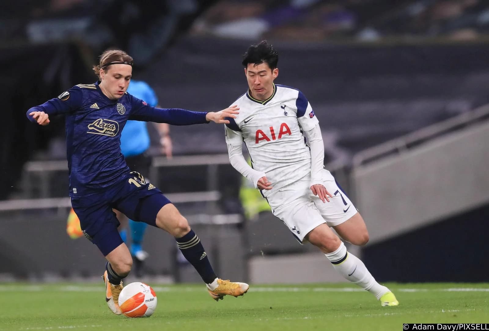 Son Heung-min u dresu Tottenhama