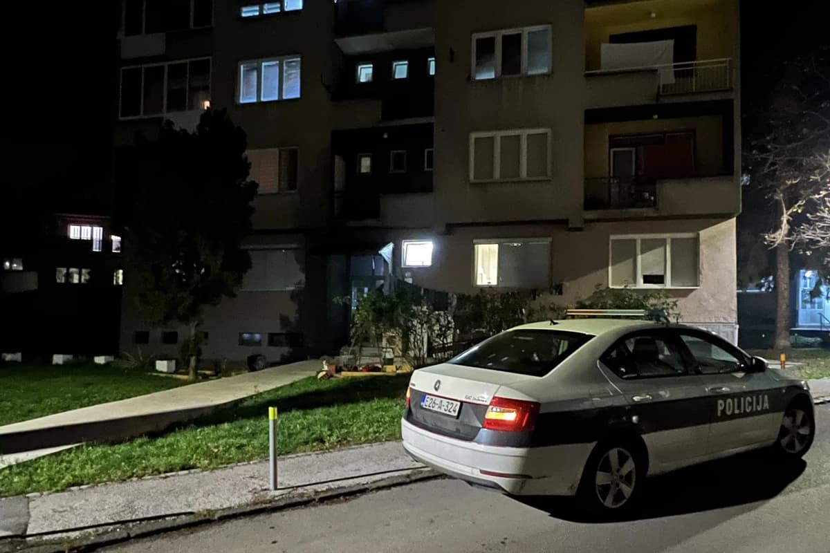 Policija ispred zgrade u Dragodolu