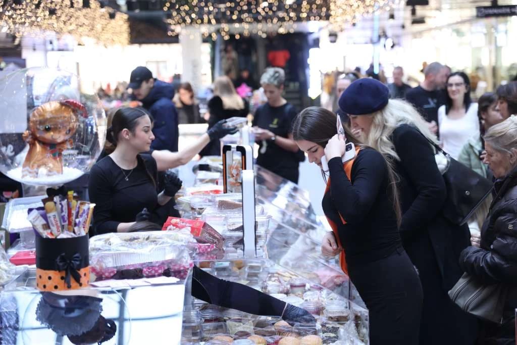 U organizaciji Udruženja Pomozi.ba: Humanitarni "Slatki bazar" u Sarajevu za projekat "Obrok za sve"