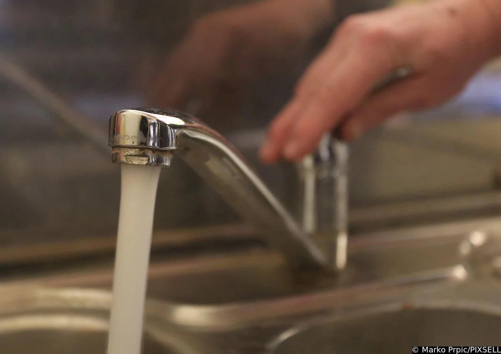 Stanarima naselja u Sarajevu stižu ogromni računi za vodu: "Nemamo bazen ni jacuzzi, živimo nas troje i dvije mačke"